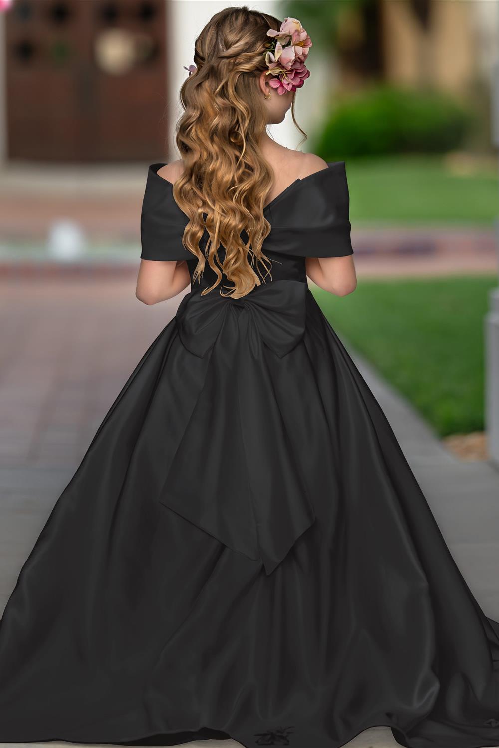 Elegant Ivory Satin Princess Ball Gown with Sweep Train and Bow for Flower Girls