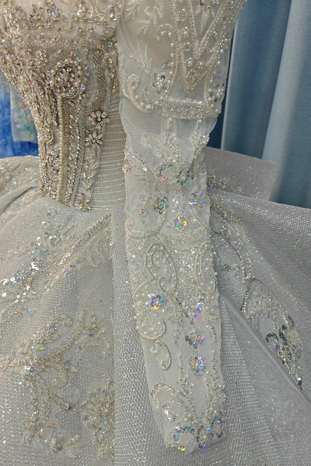 Magnifique robe de bal de mariage à col montant ornée de sequins avec broderie en cristal et manches longues transparentes Ye-2021