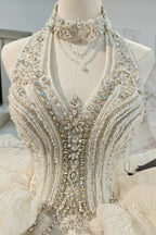 Vestido de Noiva Luxuoso com Decote Halter, Bordado de Pérolas e Cristais e Saia de Tule com Folhos Ye-2034