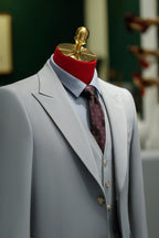 Traje de Tres Piezas en Lana Gris Claro para Novio y Formal de Negocios