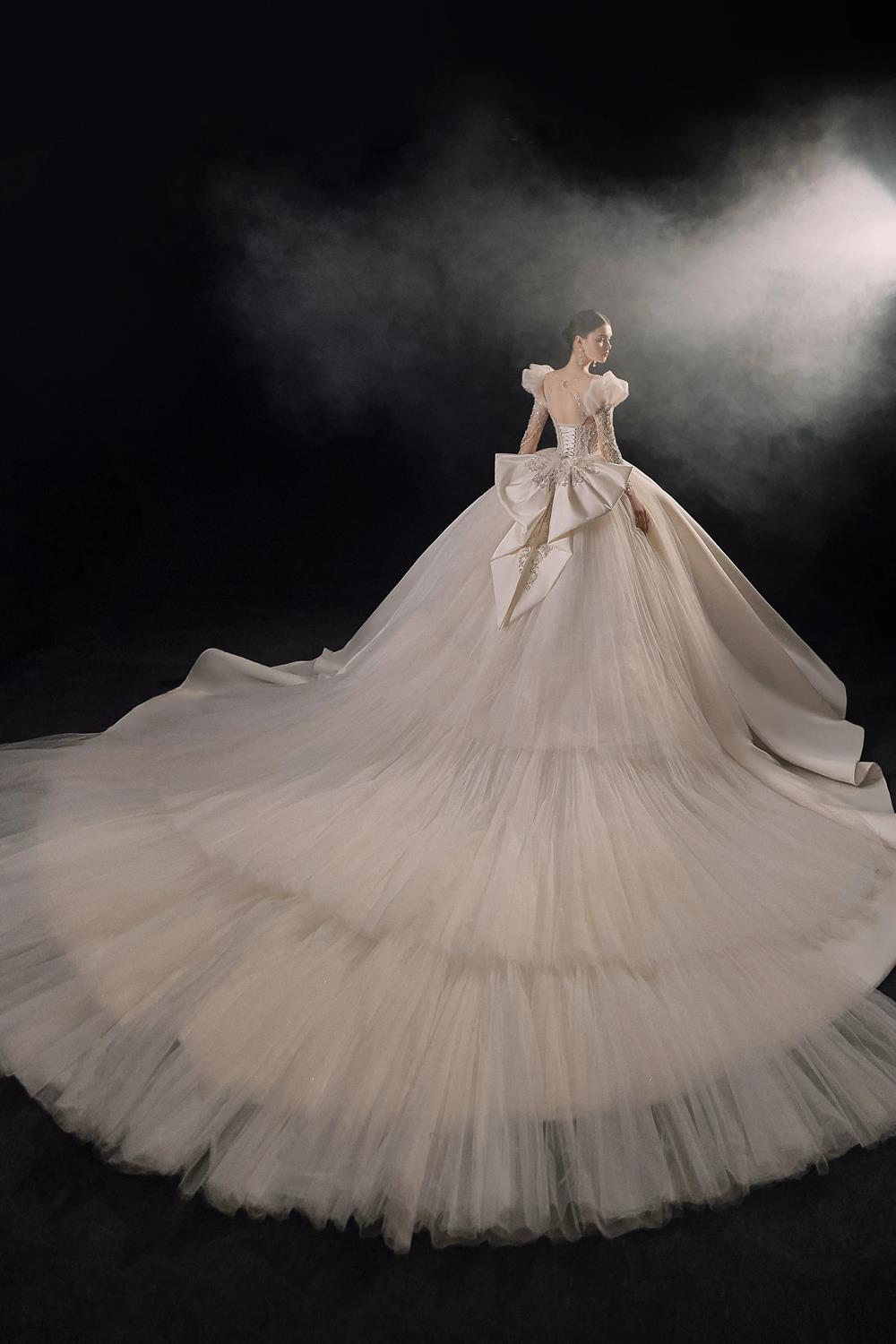 Regal Ball Gown Illusion Neckline Tulle Puff Sleeve Beaded Lace Wedding Dress with Oversized Bow Train E-304 (ZD16888)