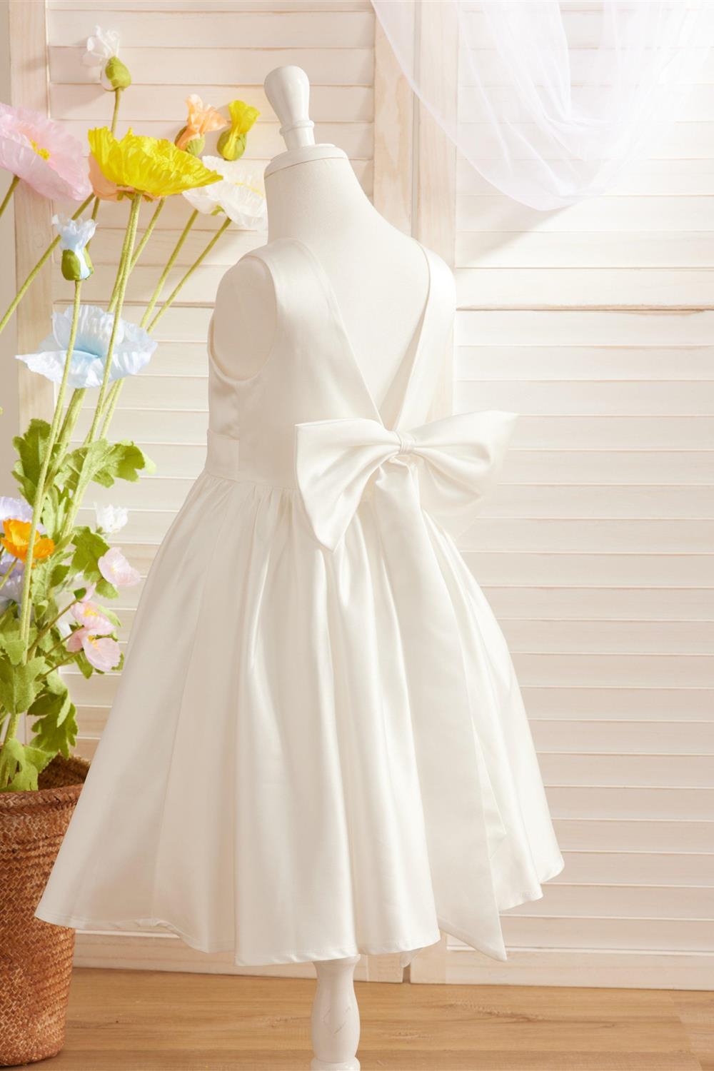 Elegant A-line Satin V-Back Bow Knee-length Flower Girl Dress