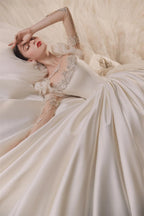Regal Ball Gown Illusion Neckline Tulle Puff Sleeve Beaded Lace Wedding Dress with Oversized Bow Train E-304 (ZD16888)