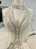Vestido de Noiva Luxuoso com Decote Halter, Bordado de Pérolas e Cristais e Saia de Tule com Folhos Ye-2034