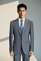 Traje de Tres Piezas en Lana Gris con Rayas Sútil para Novios y Negocios