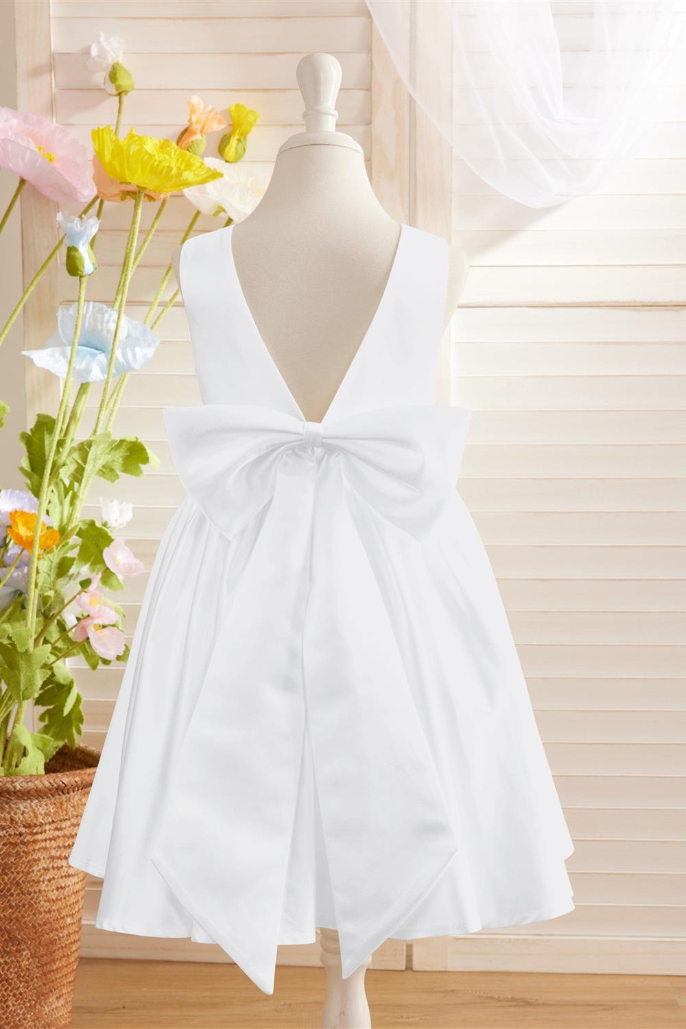 Elegant A-line Satin V-Back Bow Knee-length Flower Girl Dress