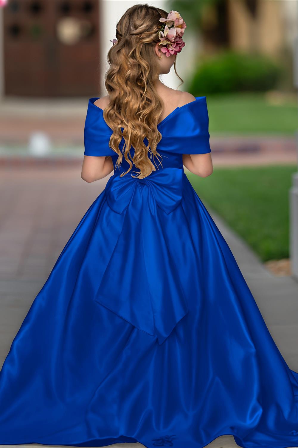 Elegant Ivory Satin Princess Ball Gown with Sweep Train and Bow for Flower Girls