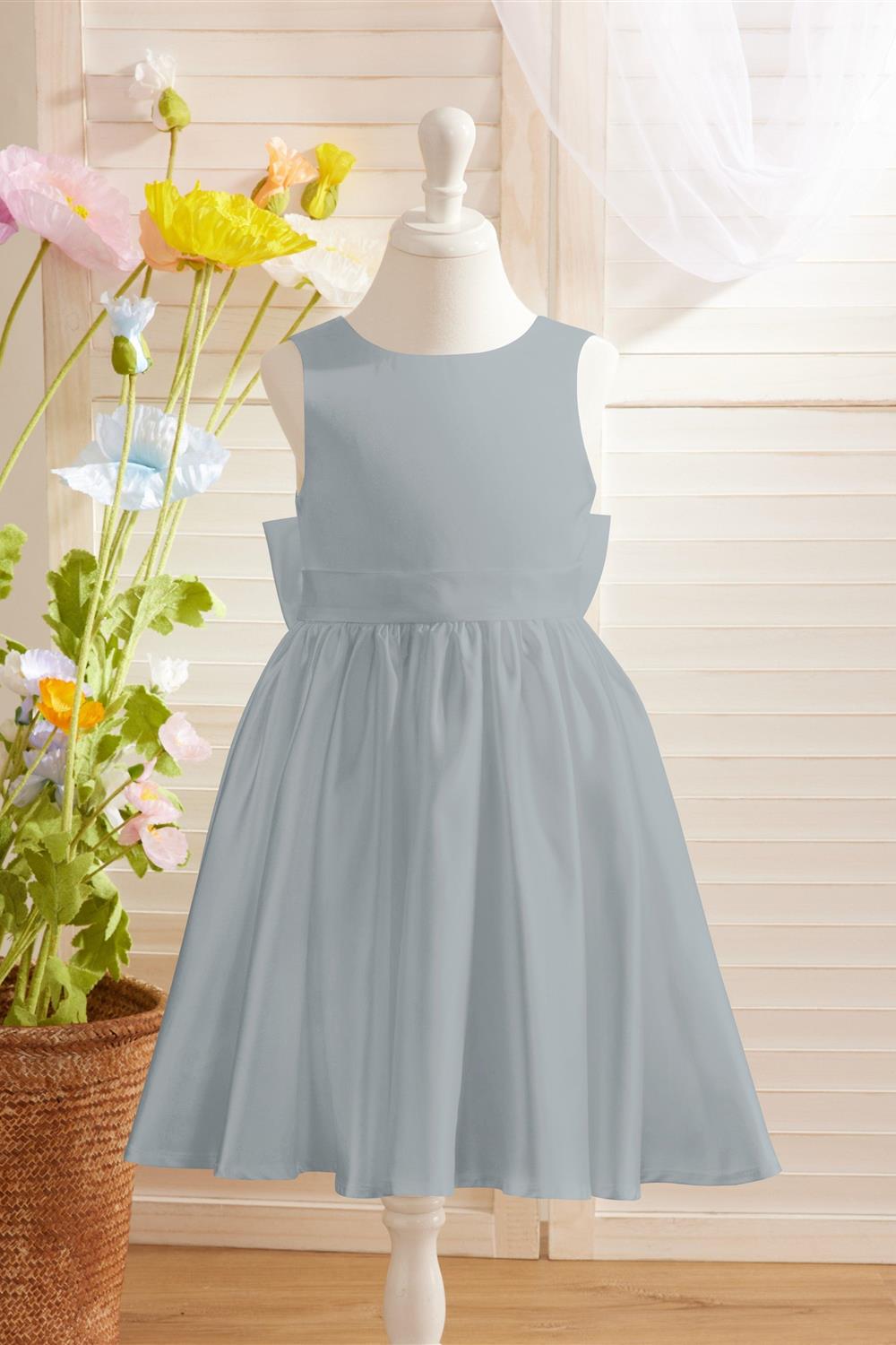 Elegant A-line Satin V-Back Bow Knee-length Flower Girl Dress