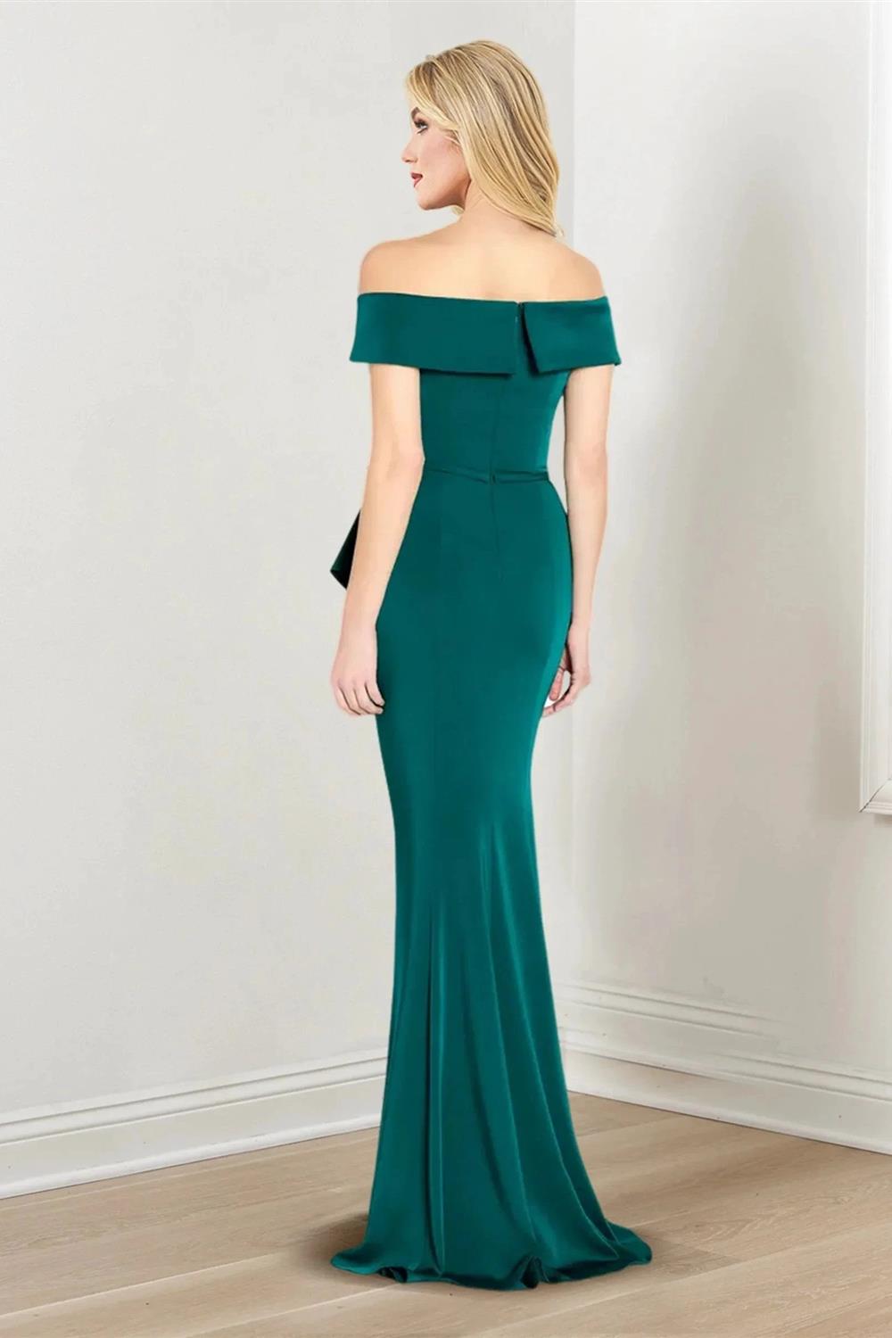 فساتين أم العروس بدون أكمام بكتف مكشوف مع غمد/عمود
