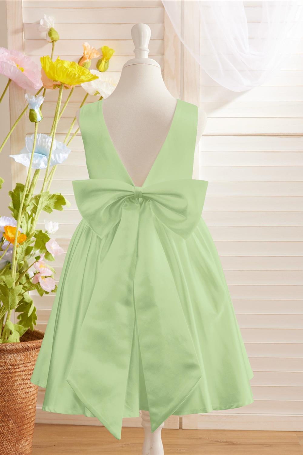 Elegant A-line Satin V-Back Bow Knee-length Flower Girl Dress