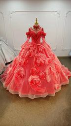 Abito da sposa a palloncino rosso corallo vivace con scollo a barca, applicazioni di rose tridimensionali e nappine di perline Ye-2036