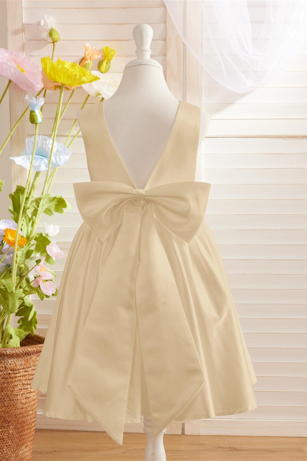 Elegant A-line Satin V-Back Bow Knee-length Flower Girl Dress