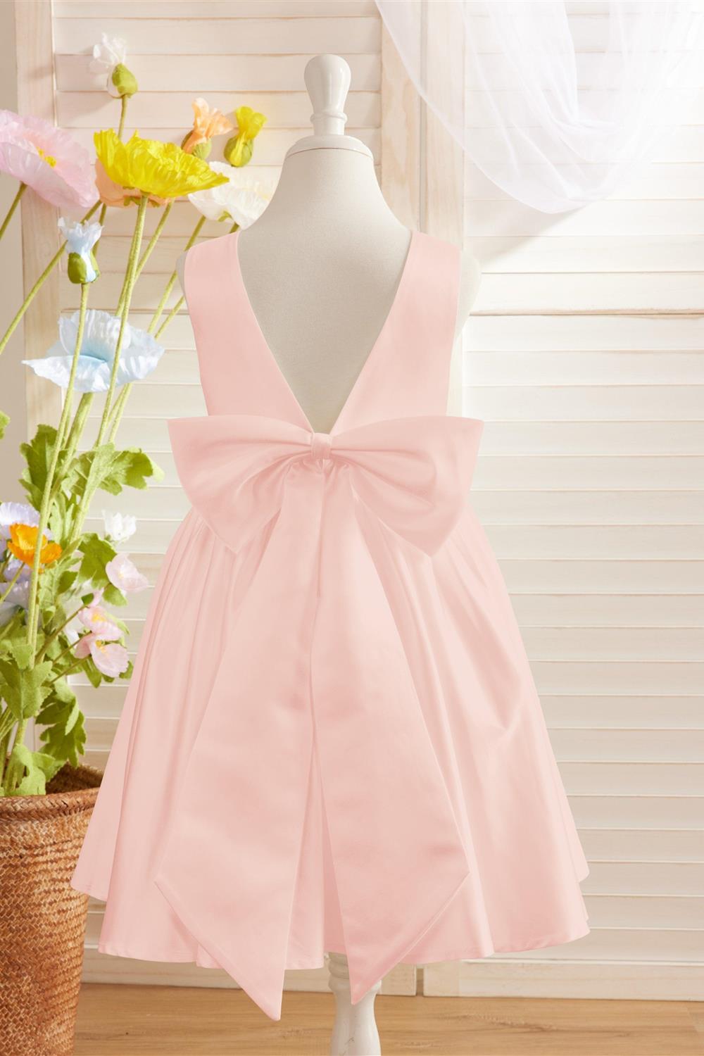 Elegant A-line Satin V-Back Bow Knee-length Flower Girl Dress