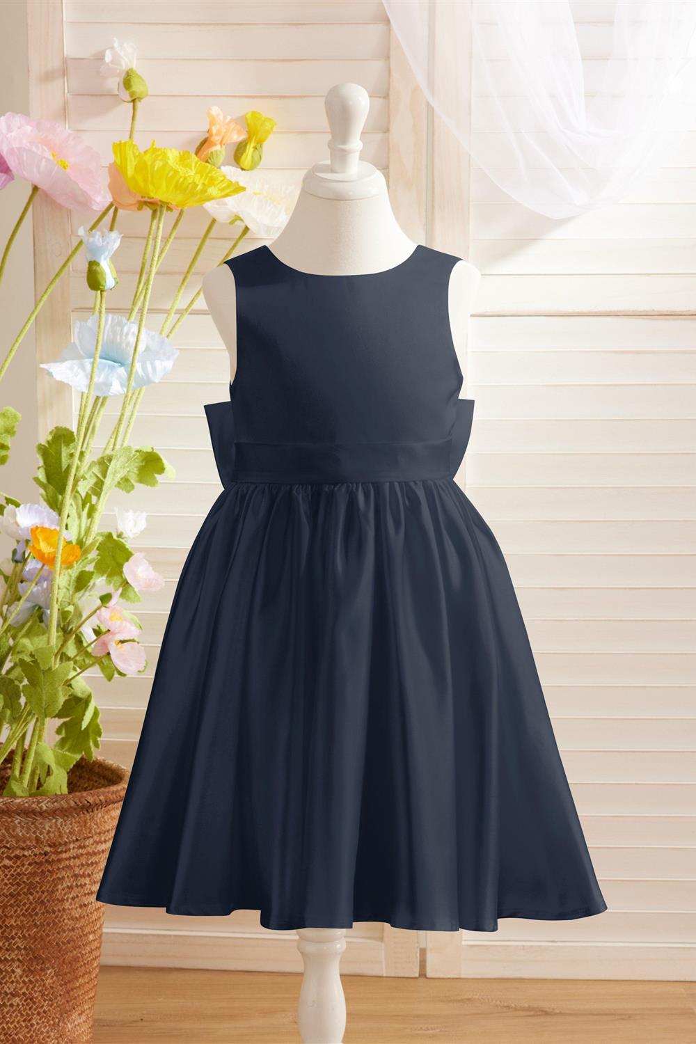 Elegant A-line Satin V-Back Bow Knee-length Flower Girl Dress