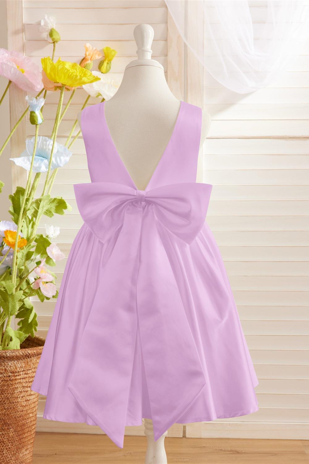 Elegant A-line Satin V-Back Bow Knee-length Flower Girl Dress