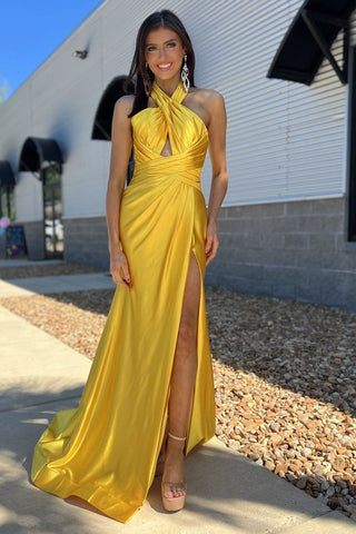 Iras | Langes Meerjungfrauen-Ballkleid aus Satin mit Neckholder und Schlitz in Gelb