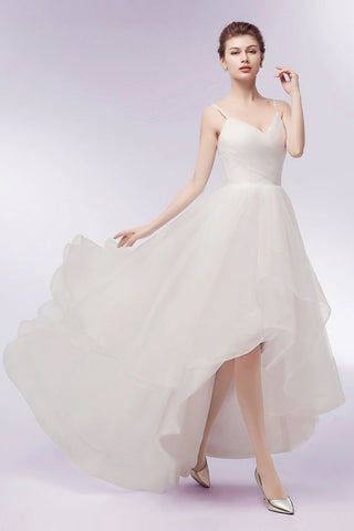 Vestidos de novia color marfil con escote en forma de corazón, corte A, corte alto-bajo, tul espagueti y volantes