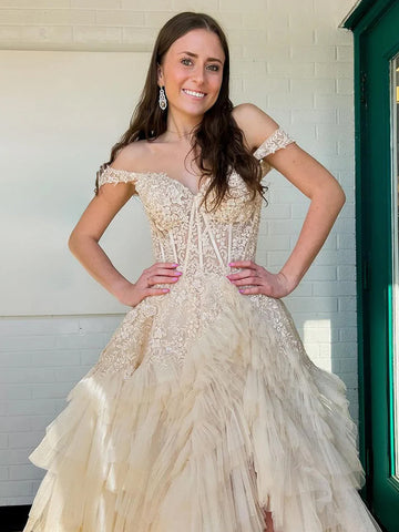Kashi | Vestido de fiesta de tul con hombros descubiertos y apliques color champán