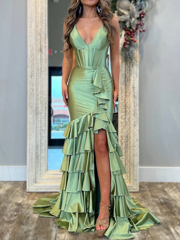 Kiran | Meerjungfrau-Ballkleid aus Satin mit V-Ausschnitt und Rüschenrock in Salbeigrün