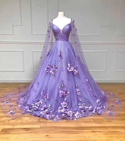 Lavendelfarbenes A-Linien-Ballkleid aus 3D-Blumenspitze mit Cape-Ärmeln 