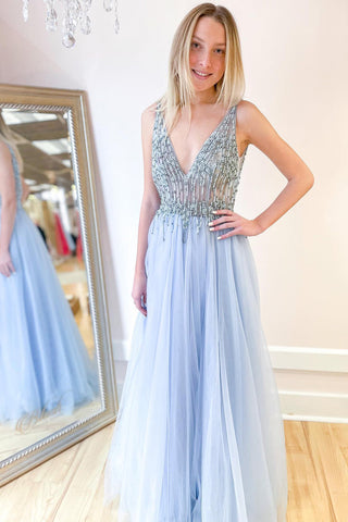 Vestido de fiesta largo de tul con espalda abierta, escote en V profundo y cuentas, corte A y abertura