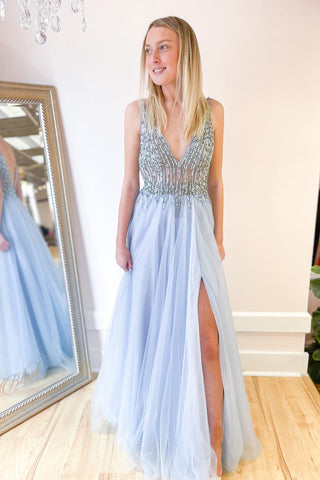 Vestido de fiesta largo de tul con espalda abierta, escote en V profundo y cuentas, corte A y abertura