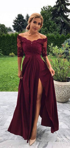 Langes, schulterfreies, burgunderrotes Ballkleid in A-Linie mit Schlitz vorne und Ärmeln