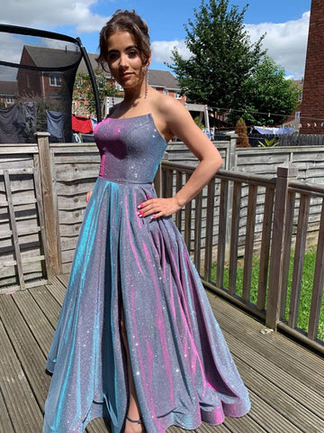 Langes, ärmelloses A-Linien-Abschlusskleid mit offenem Rücken und Schlitz