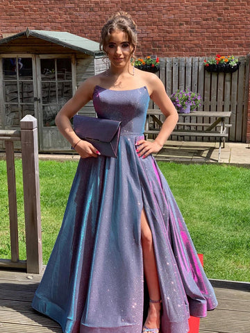 Langes, ärmelloses A-Linien-Abschlusskleid mit offenem Rücken und Schlitz
