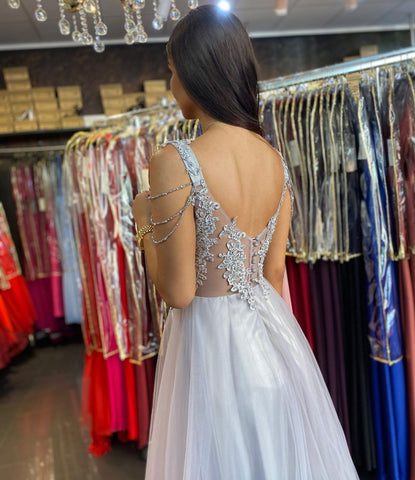 Vestido de fiesta largo de tul con escote en forma de A, encaje con cuentas y espalda descubierta