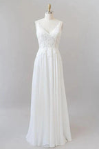 Langes A-Linien-Brautkleid aus Chiffon mit Herzausschnitt und Spaghettiträgern und Applikationen