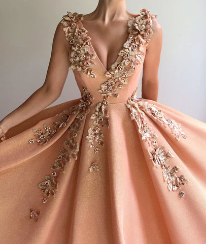 Vestido de fiesta largo de satén con escote en V, apliques de encaje y corte A