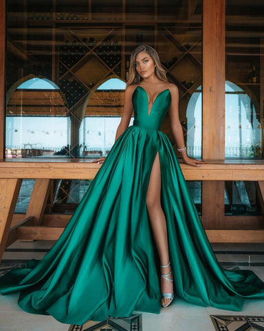 Vestido de fiesta largo verde esmeralda con escote en V y corte A con abertura