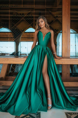 Vestido de fiesta largo verde esmeralda con escote en V y corte A con abertura