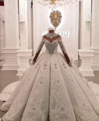 Robe de bal longue col haut avec application scintillante en satin pour mariage à manches longues