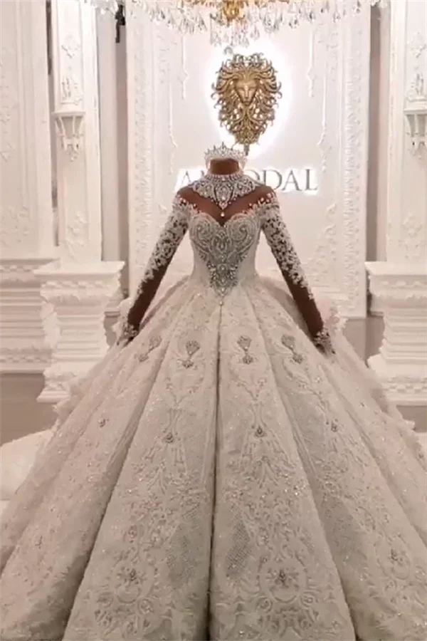 Robe de bal longue col haut avec application scintillante en satin pour mariage à manches longues