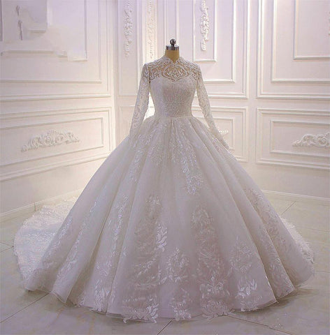 Vestido de novia largo de cuello alto con apliques de encaje y mangas