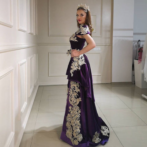 Vestido de fiesta largo de sirena con cuello alto, apliques de encaje y terciopelo sin espalda