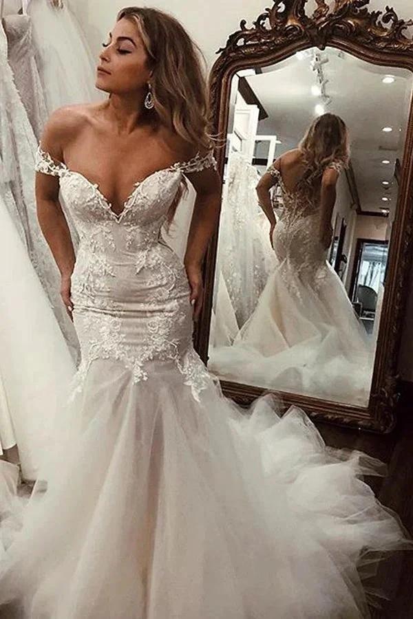 Abiti da sposa lunghi a sirena con scollo a barca, pizzo e schiena scoperta