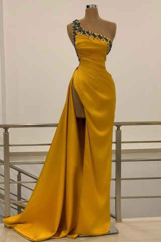 Vestido de fiesta largo de sirena con un solo hombro, espalda descubierta y cuentas con abertura
