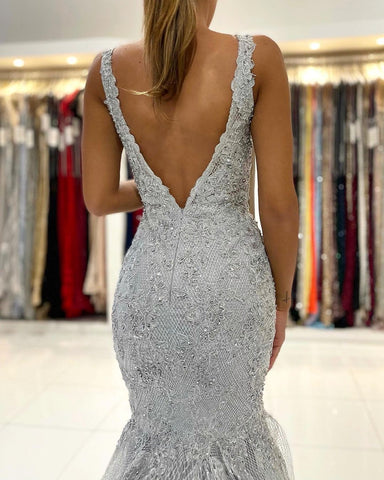 Vestido de fiesta largo de sirena con espalda abierta, escote en V y tul con encaje
