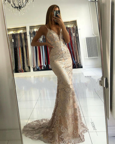 Vestido de fiesta largo de sirena con escote en forma de corazón, tirantes finos y apliques de encaje