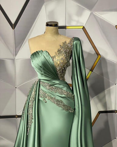 Vestido de fiesta largo de sirena con escote en forma de corazón y satén elástico con cola lateral