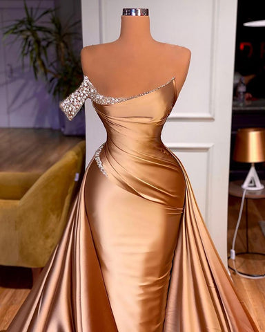 Vestido de fiesta largo de sirena con hombros descubiertos y volantes