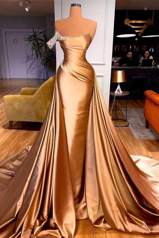 Vestido de fiesta largo de sirena con hombros descubiertos y volantes