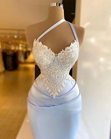 Vestido de fiesta largo de sirena con un solo hombro y apliques de encaje