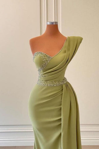 Vestido de fiesta largo de sirena con un solo hombro y volantes