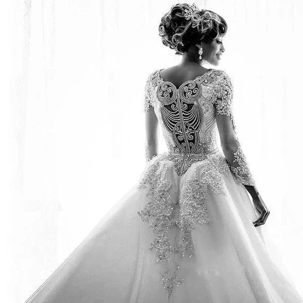 Vestido de novia de manga larga con apliques de encaje y cuentas de sirena con sobrefalda