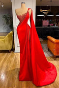 Luxuriöses, einzigartiges, rotes, ärmelloses Abendkleid im Meerjungfrauenstil mit Schlitz