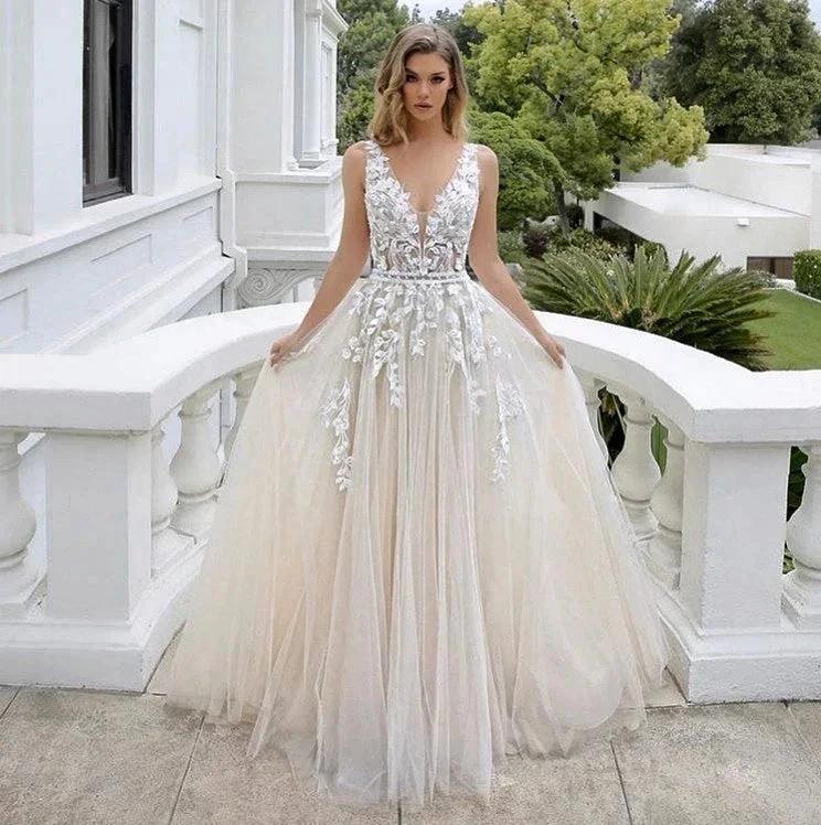 Luxury Long A-line V-neck Tulle Sleeveless Backless Wedding Dress with Lace by BIZTUNNEL